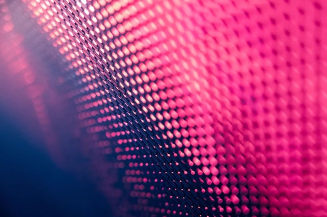 2025Q1中国小间距LED显示屏市场面积涨13%，额降8%；均价破万在即